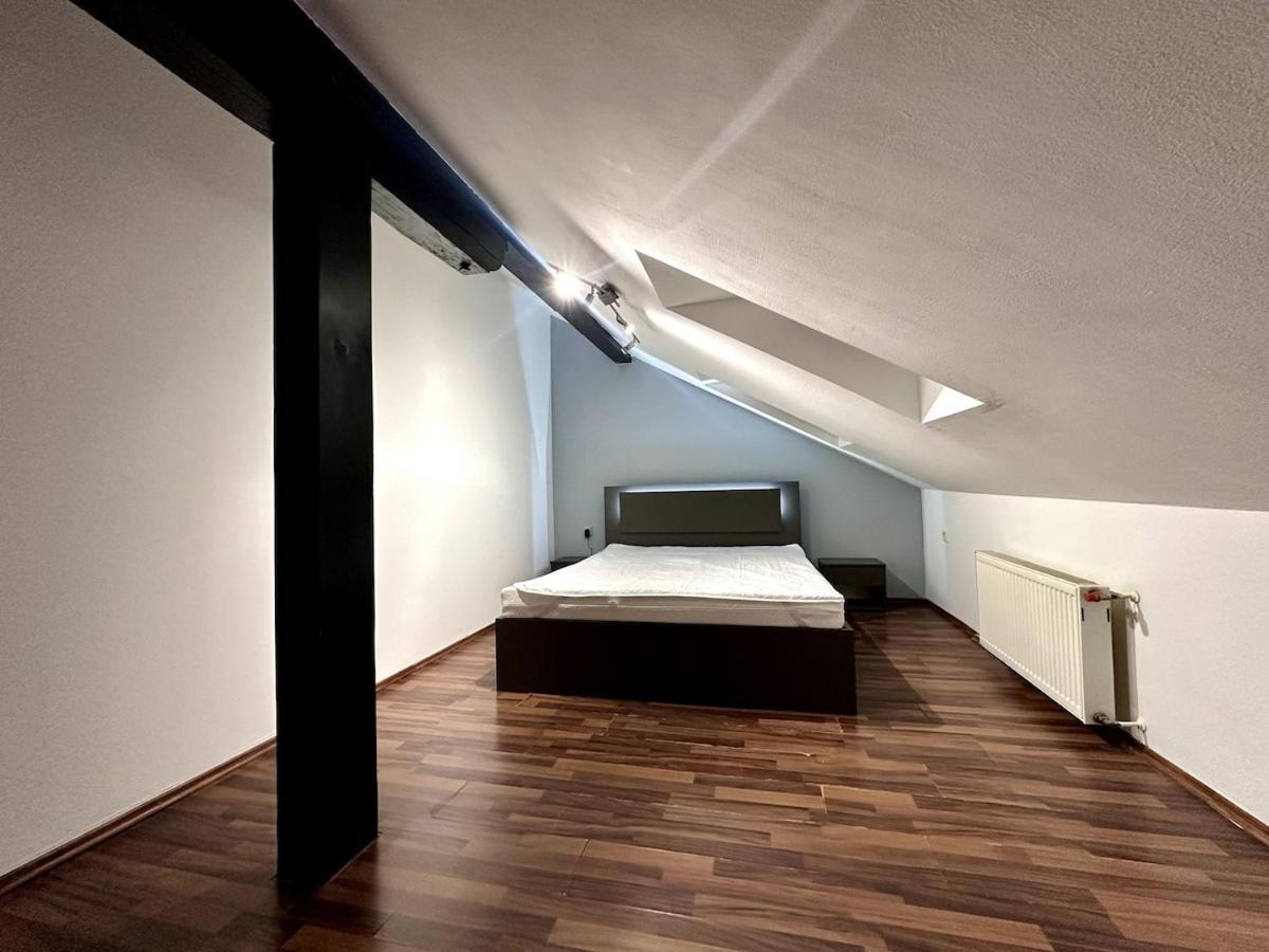 Navratilova Apartment